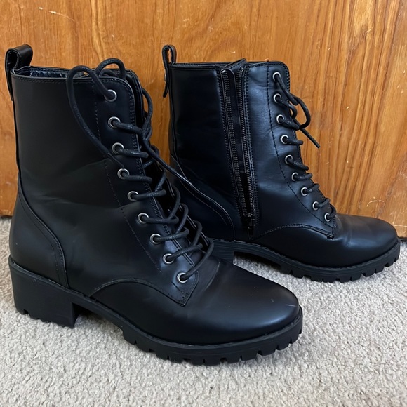 7.5 Black Combat Boots - Picture 1 of 4